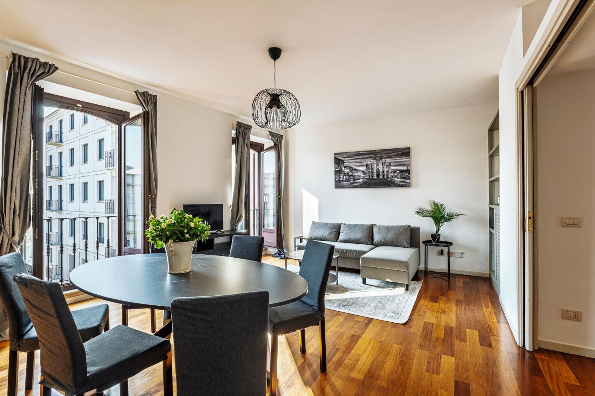 Elegant 2 Bedrooms Apartments Near Duomo Milão Exterior foto
