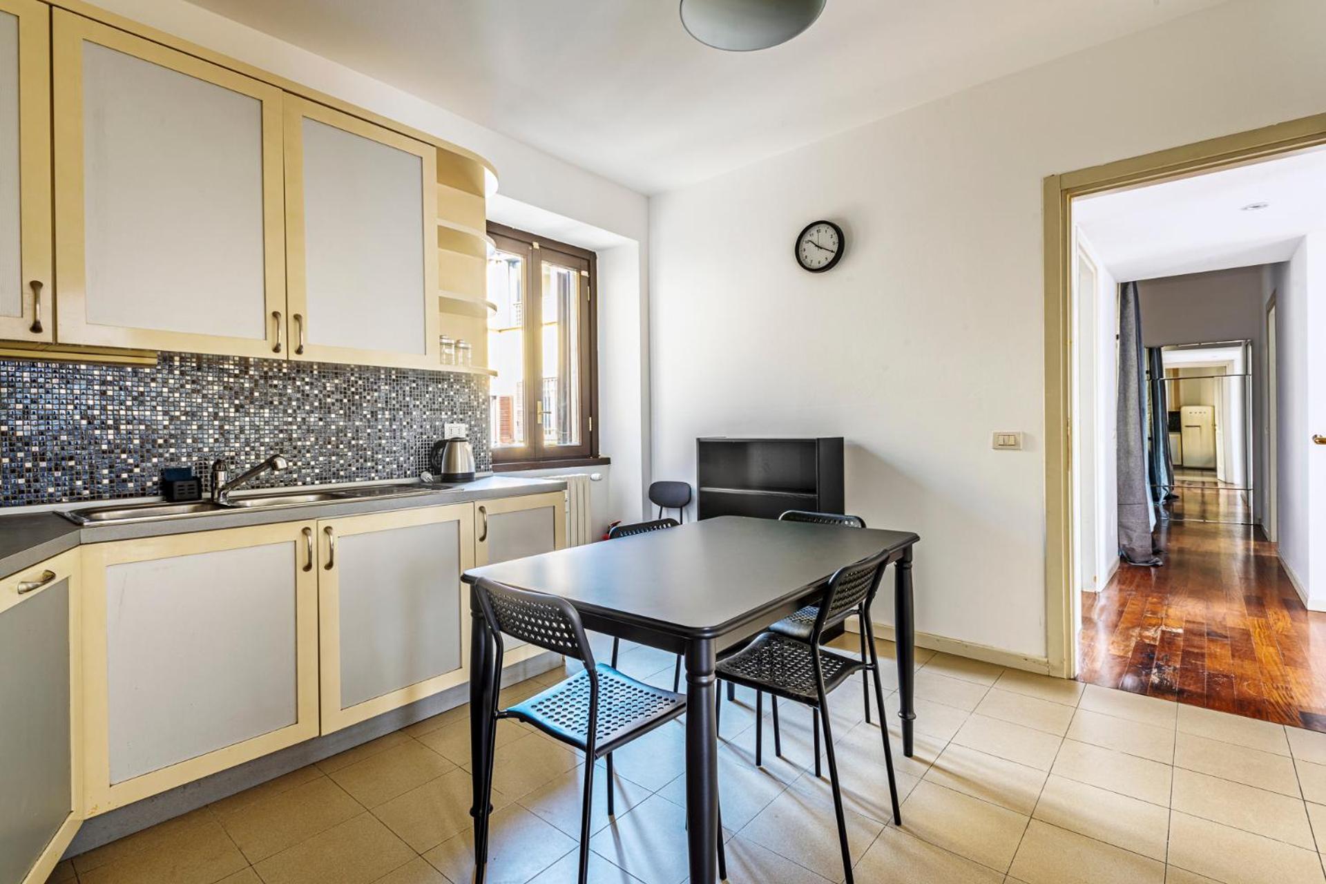 Elegant 2 Bedrooms Apartments Near Duomo Milão Exterior foto