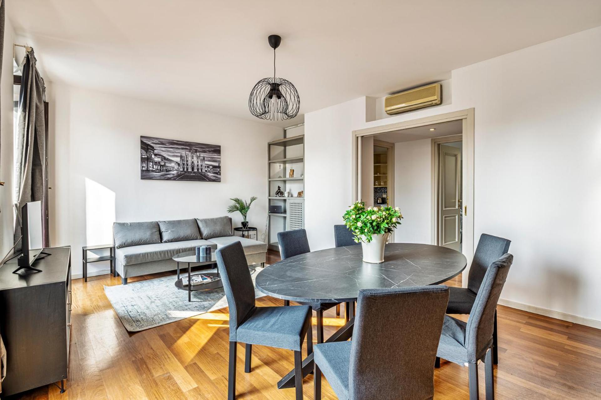 Elegant 2 Bedrooms Apartments Near Duomo Milão Exterior foto