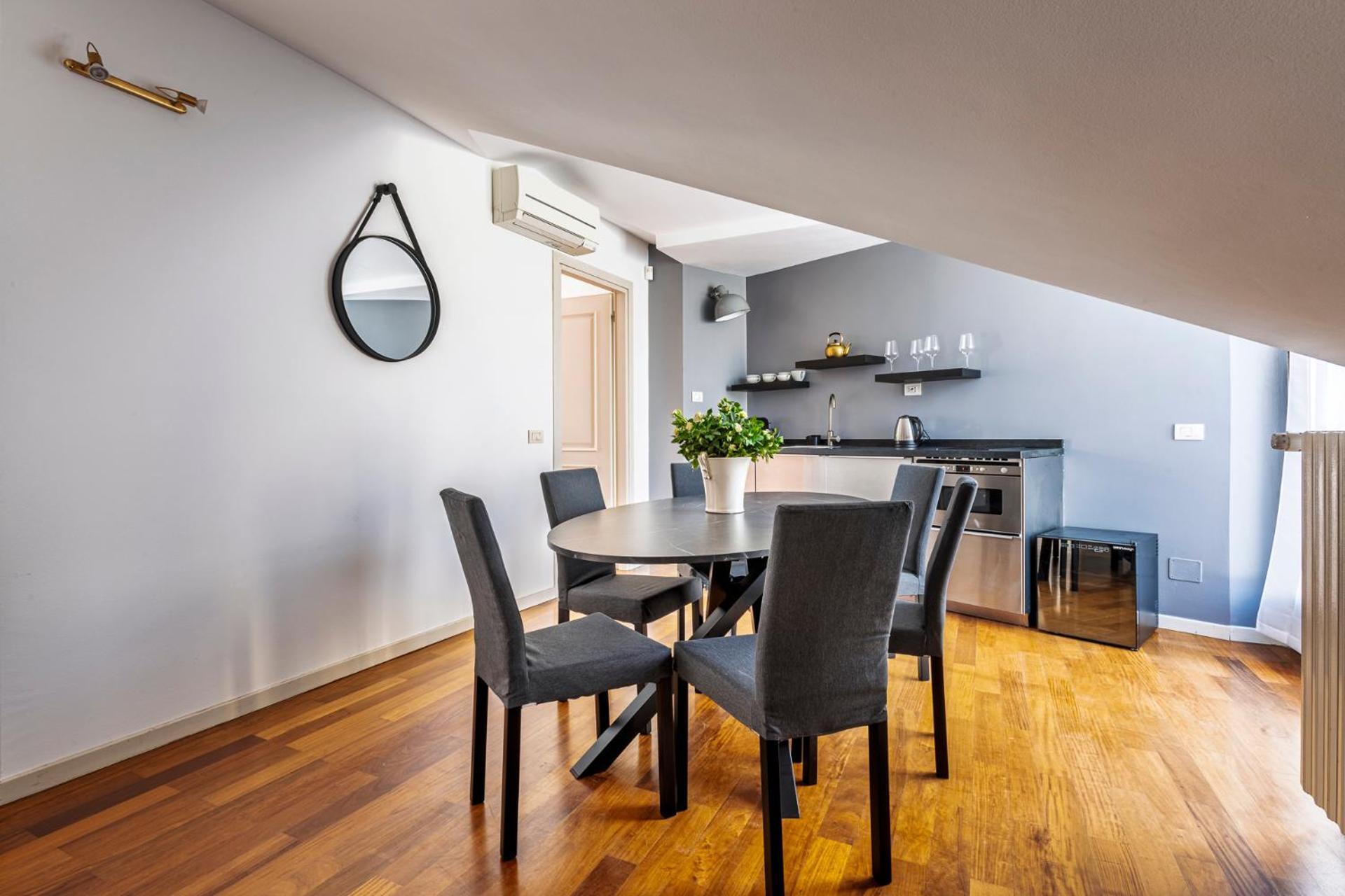 Elegant 2 Bedrooms Apartments Near Duomo Milão Exterior foto